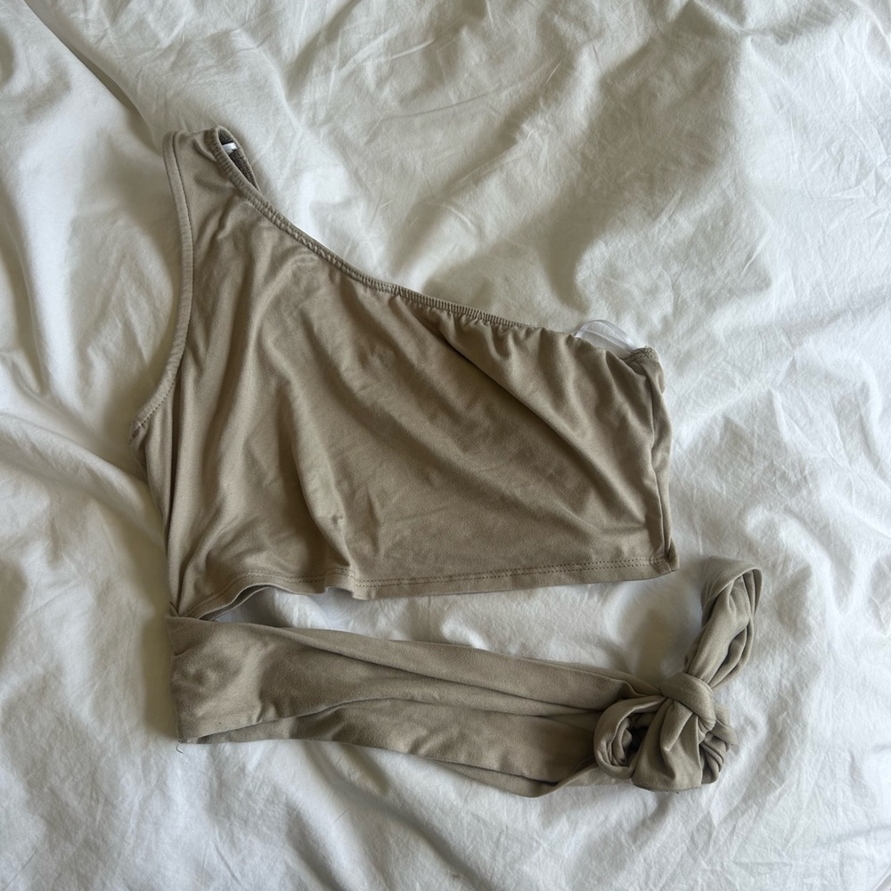 One shoulder beige crop top